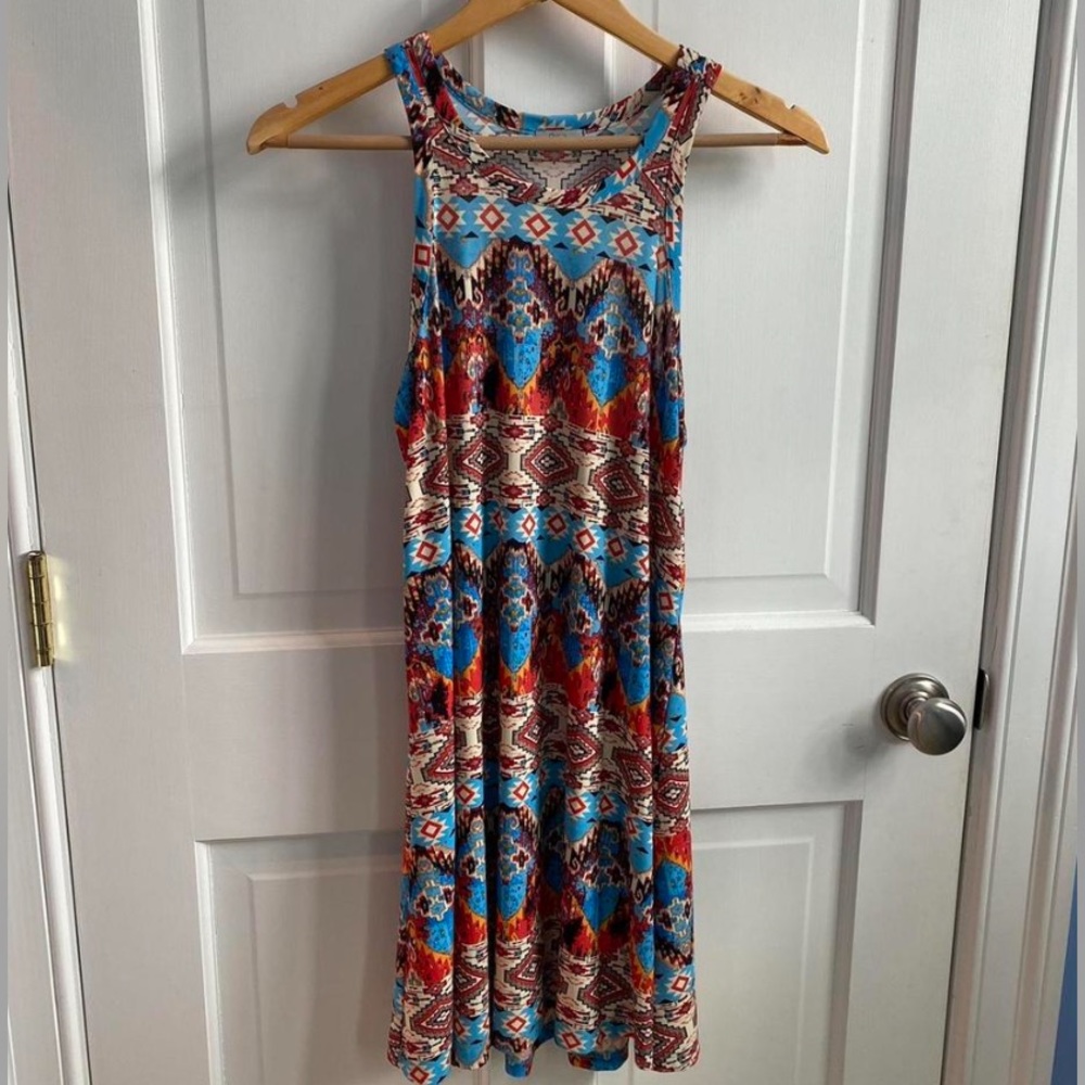 Sleeveless colorful dress!